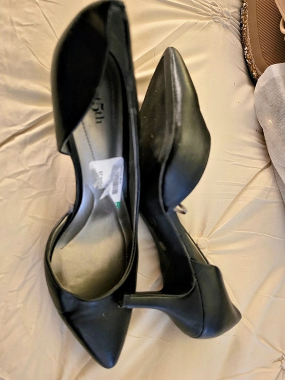 East 5th Navy Pointed-Toe Heels. Soze 11